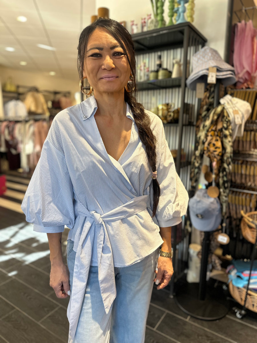 Rich & Royal - Blouse w. Puff sleeves - Skyway blue