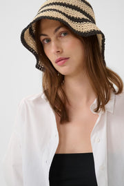 Part Two - Beinta hat