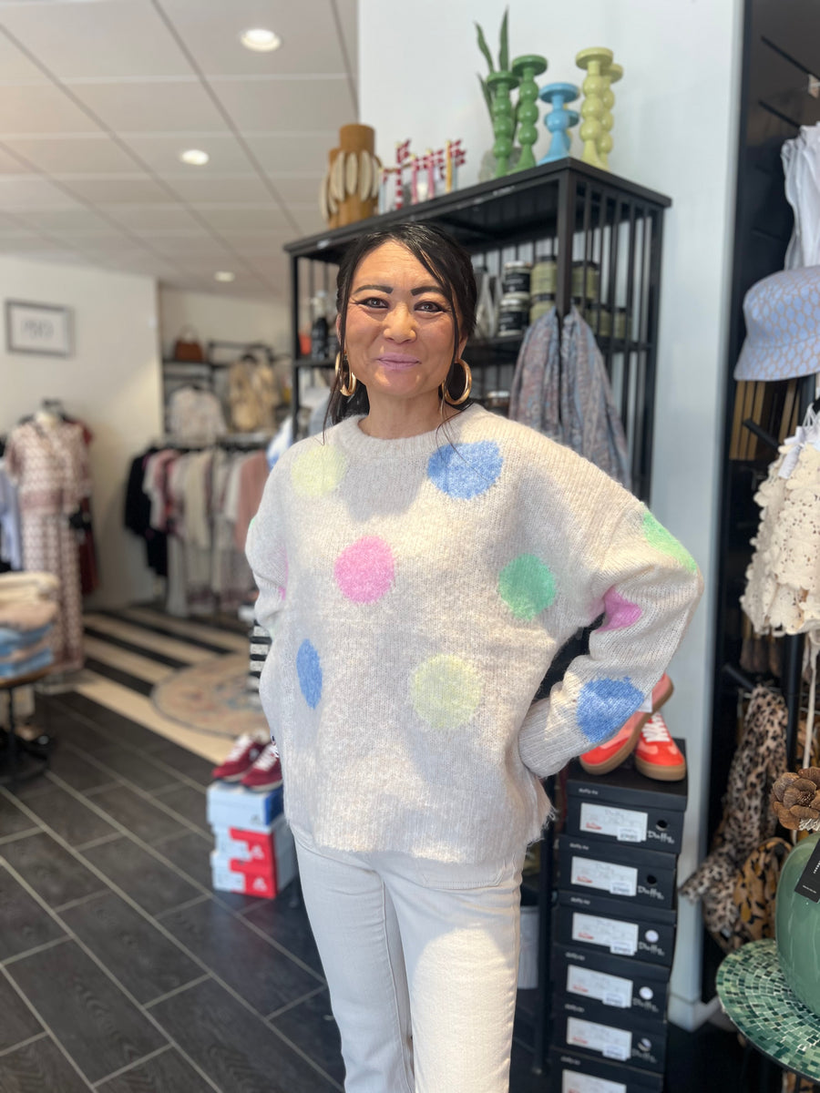 Qnuz - Lux knit w big dots