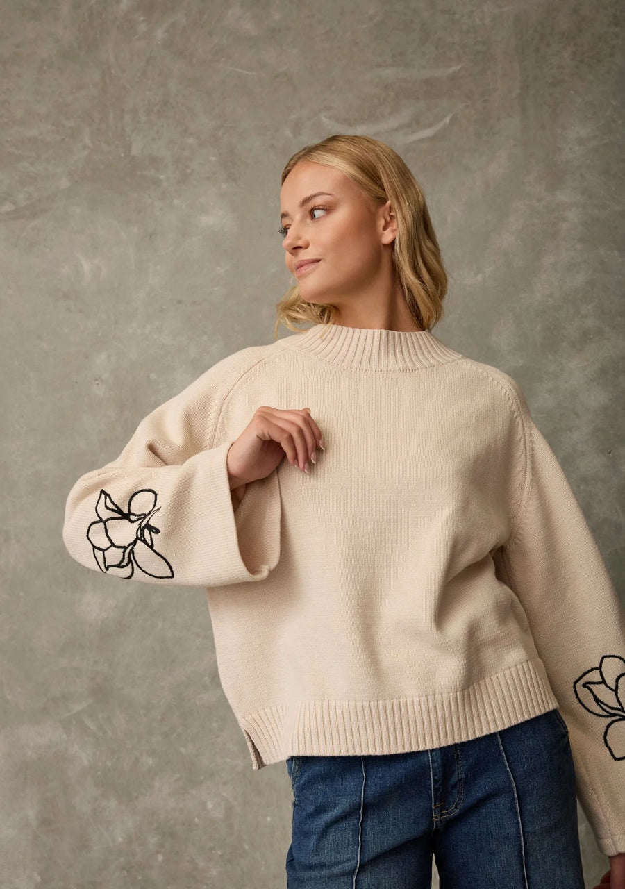 Isay - Gwen Deco Pullover - N16 Creamy w/black
