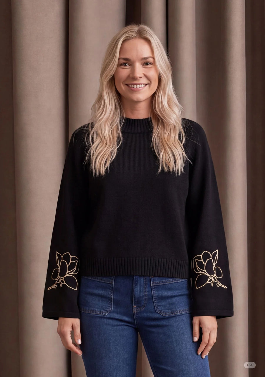 Isay - Gwen Deco Pullover - Black w/Cream