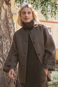 Gustav - Edie Knit Cape
