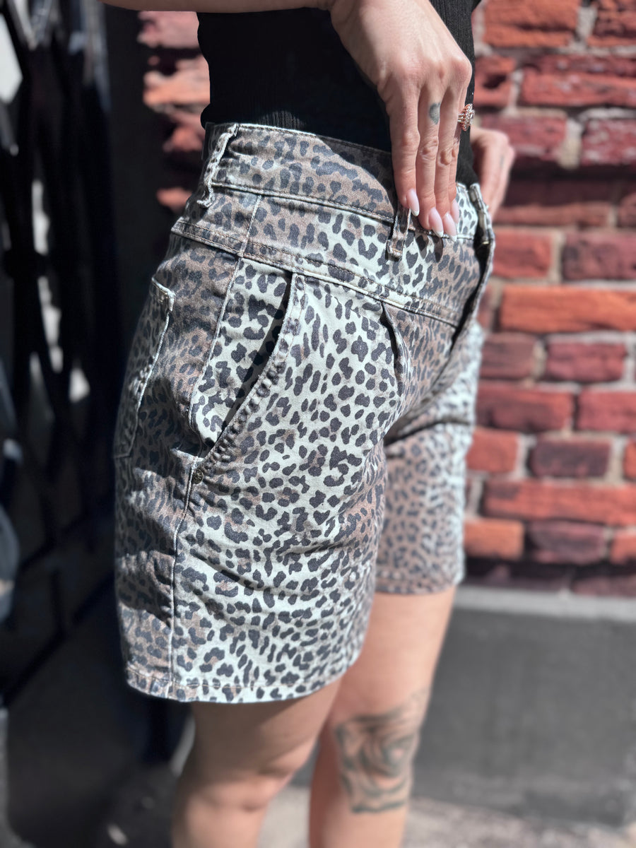 Rich and Royal - Leopard print denim shorts