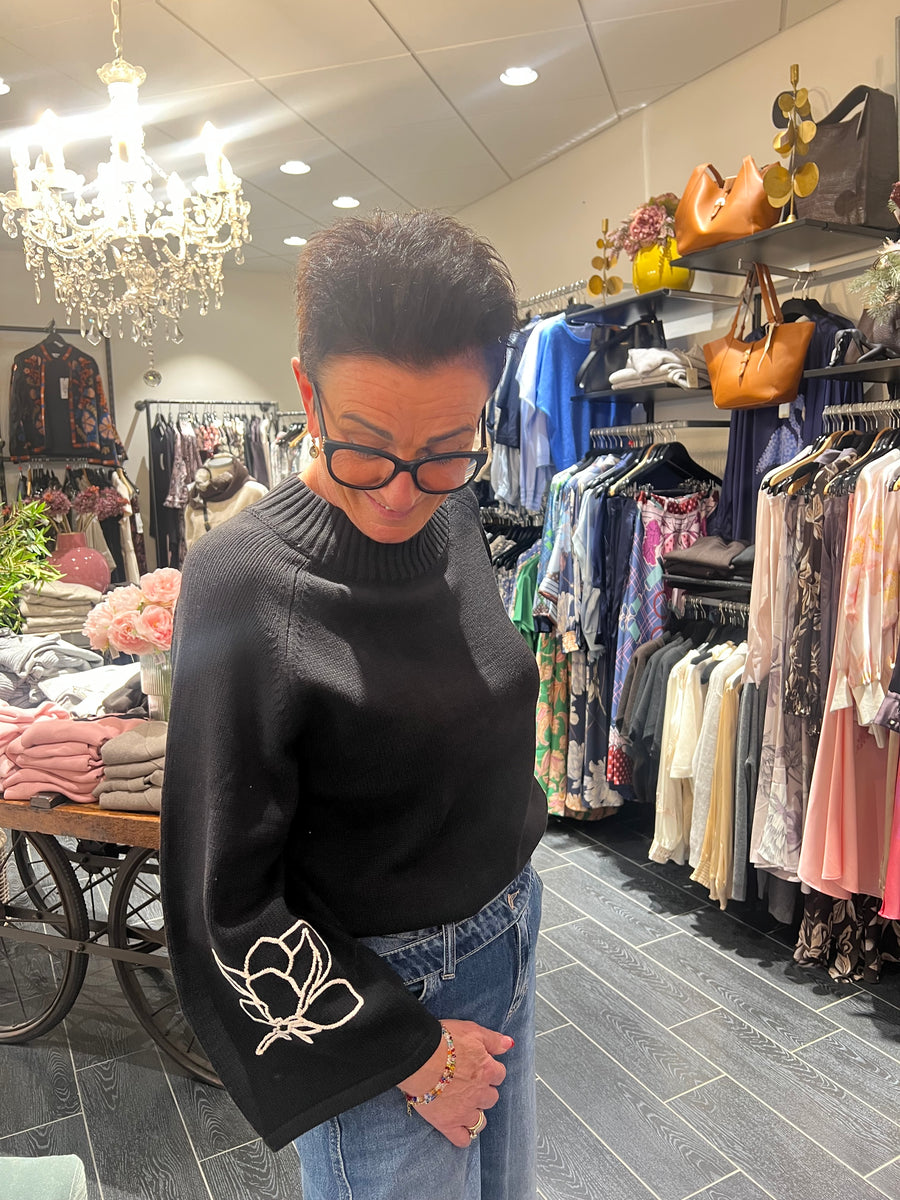 Isay - Gwen Deco Pullover - Black w/Cream
