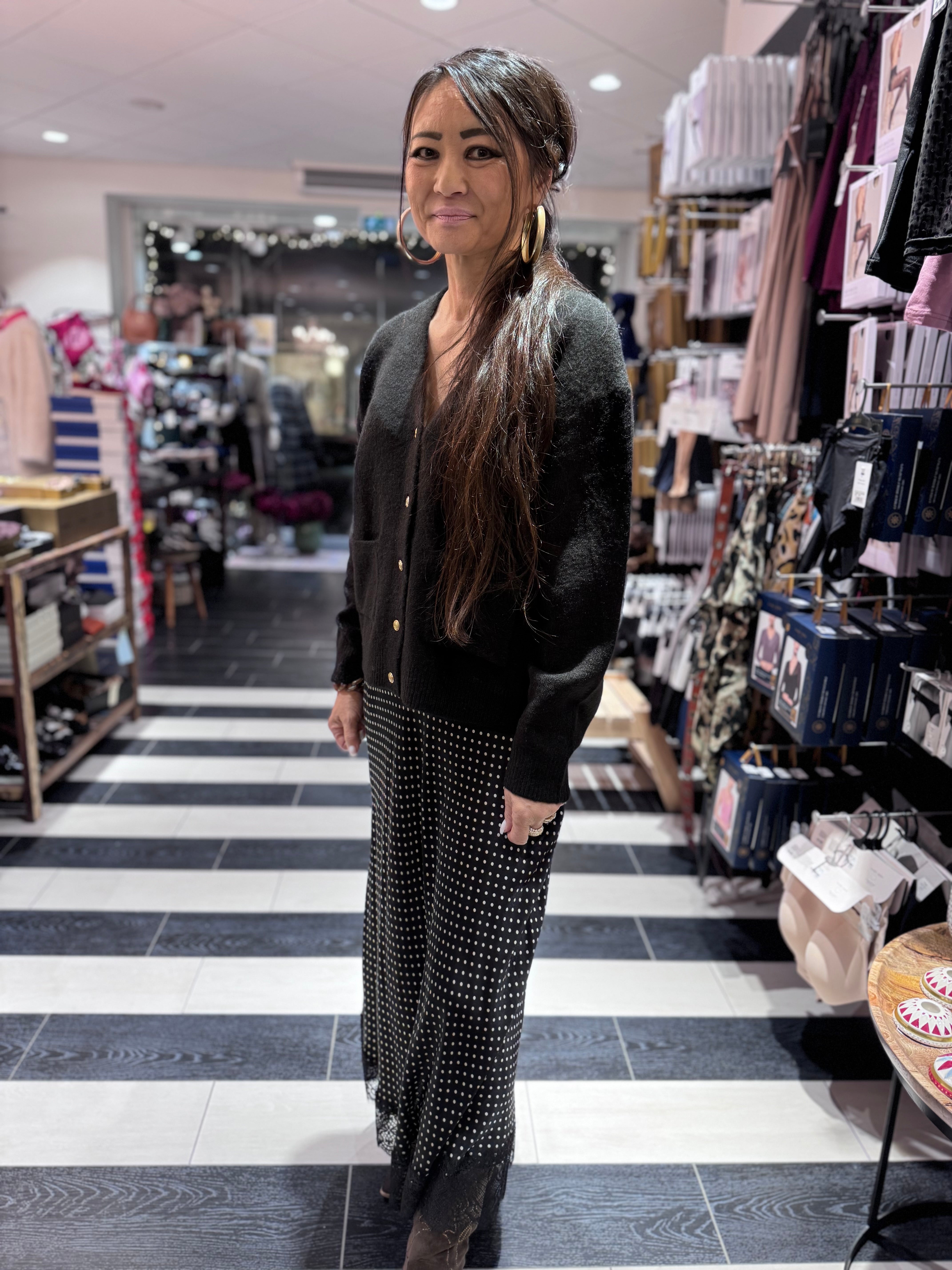 Qnuz - Satin Skirt - Sort