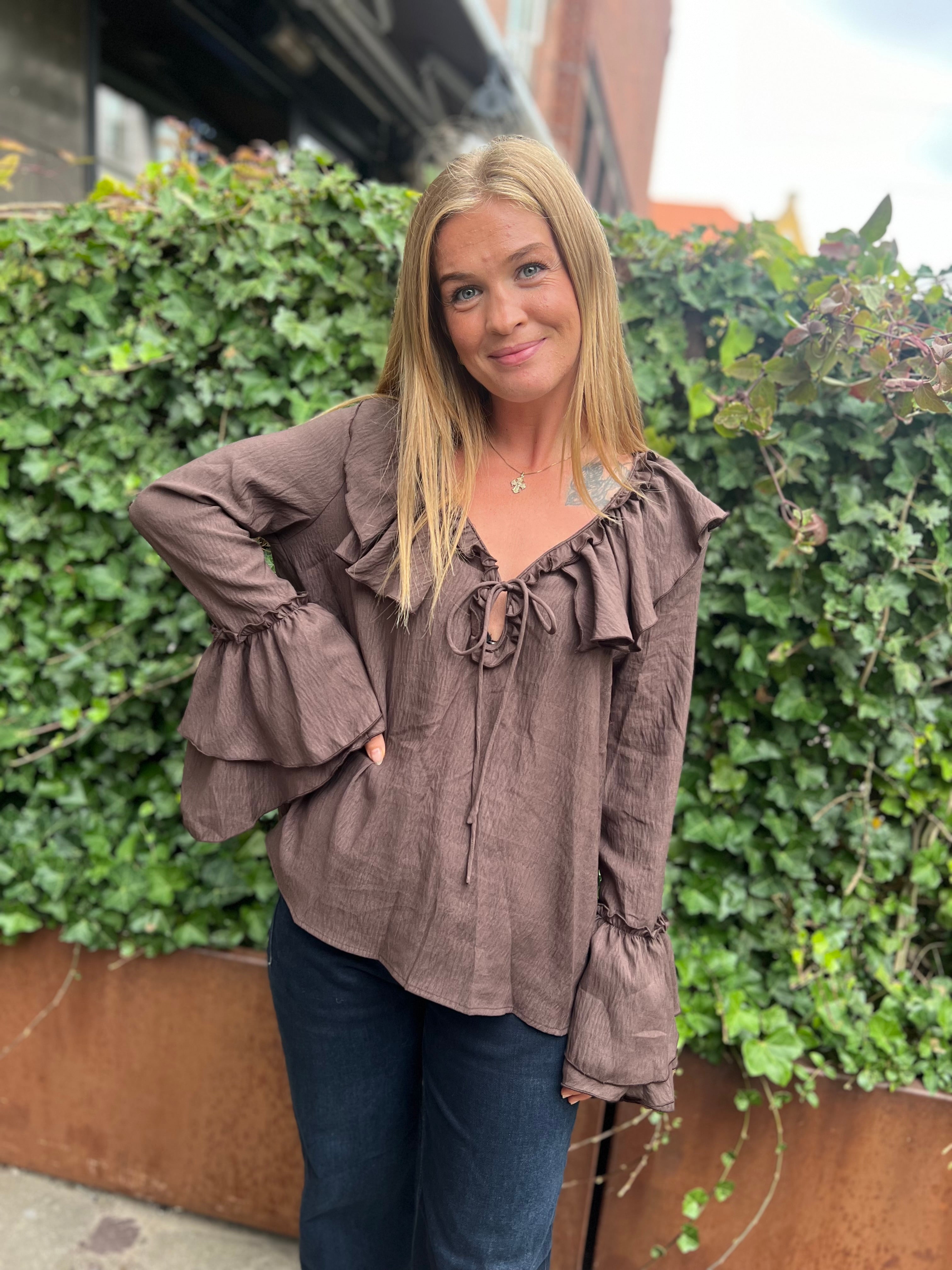 Boho - Bluse med flæser - Brown