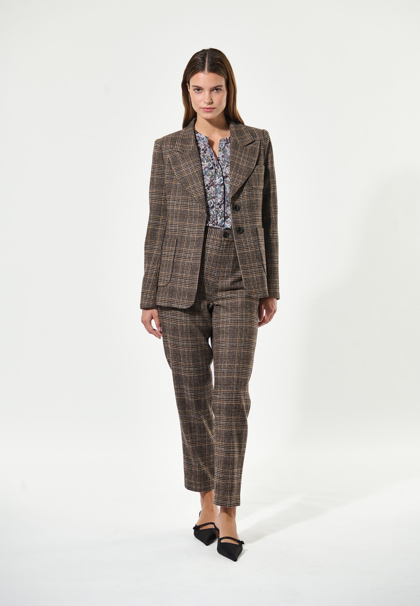 Dea Kudibal - Livia Blazer - Eaton check