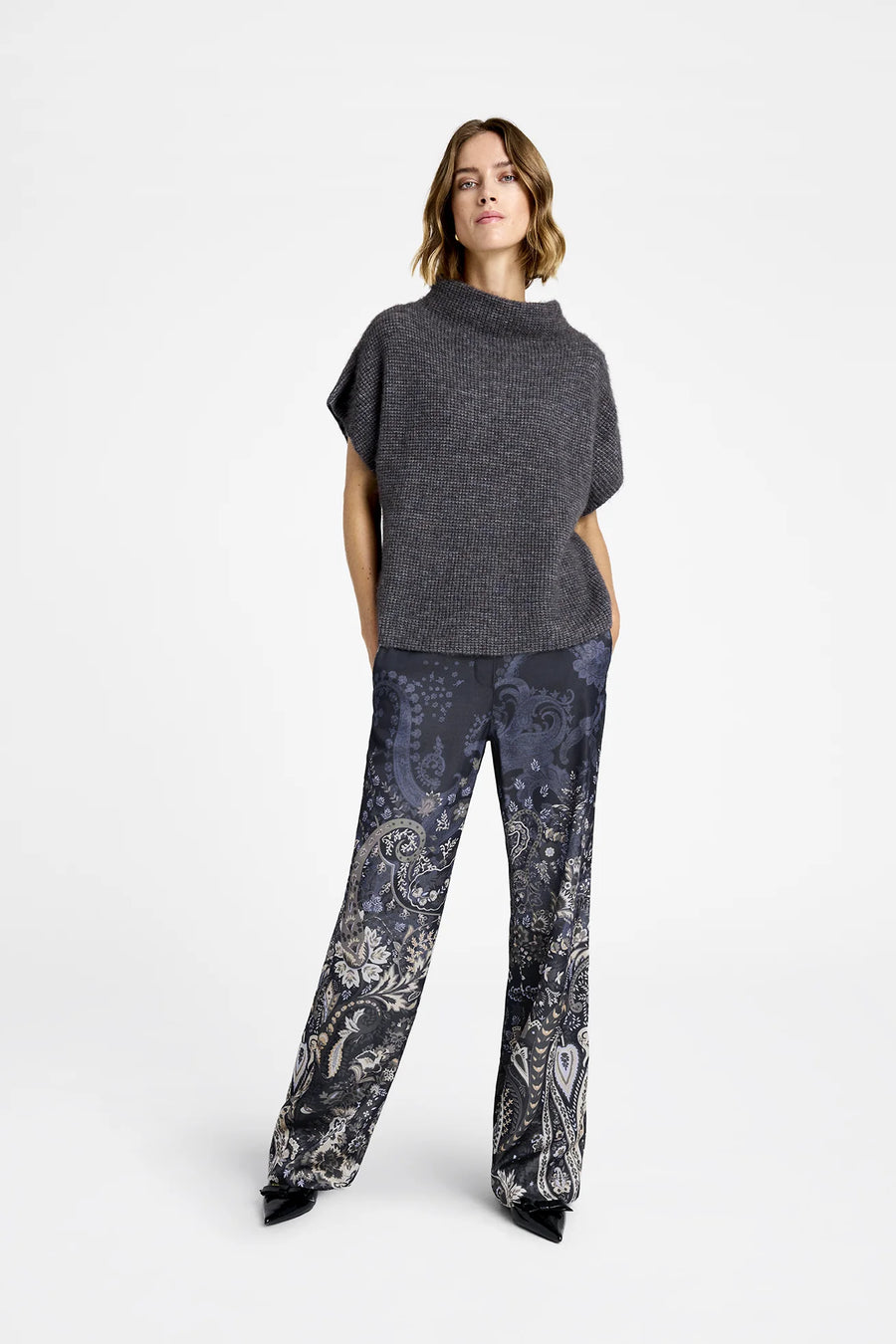 Gustav - Coya knit cape