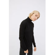 Soft Rebel - Marla Rollneck - sort