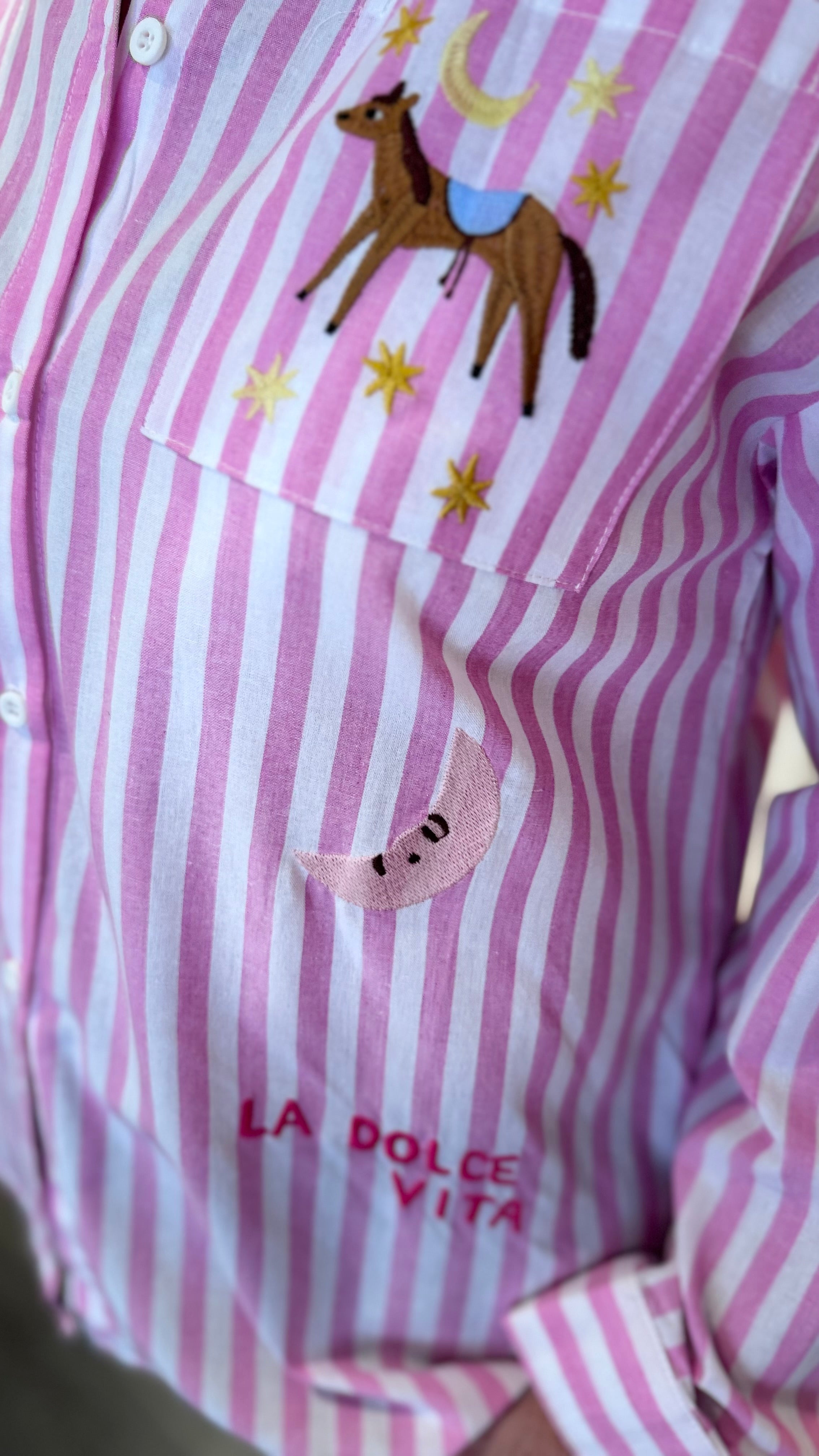 Qnuz - Striped Shirt med broderi - Rosa