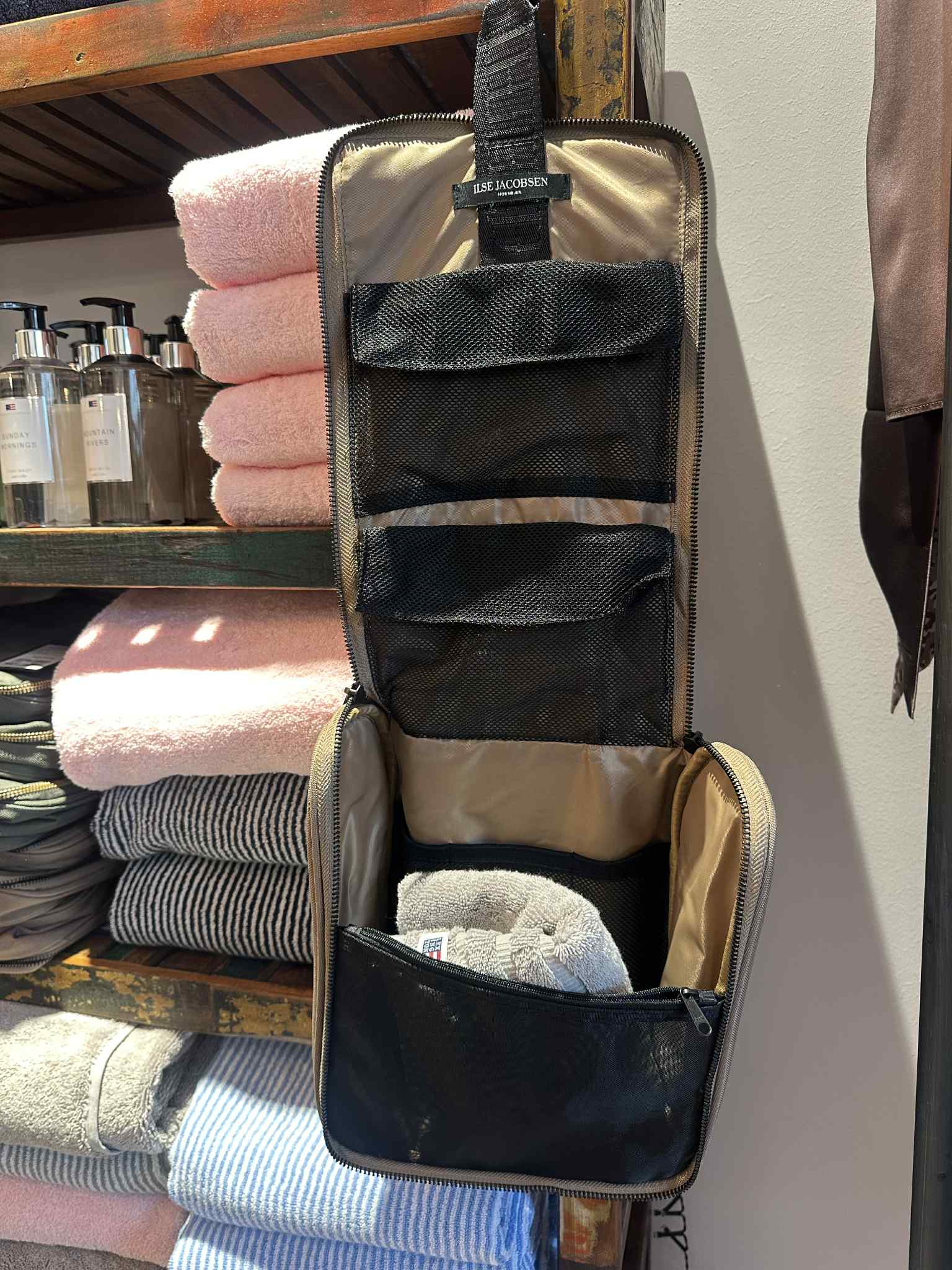 Ilse Jacobsen - Travel toilet bag - Black