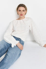 Rich & Royal - Structured Flower Blouse - Pearl white