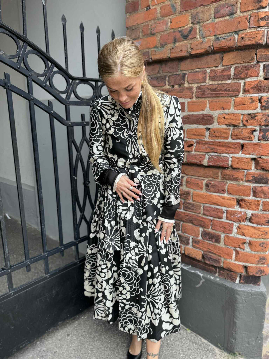 Dea Kudibal - Ella Florana - Jacket w. stand