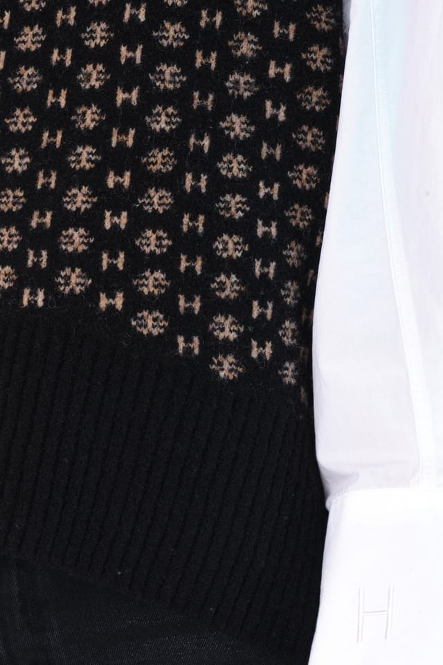 Hést - Logo vest - Jet black