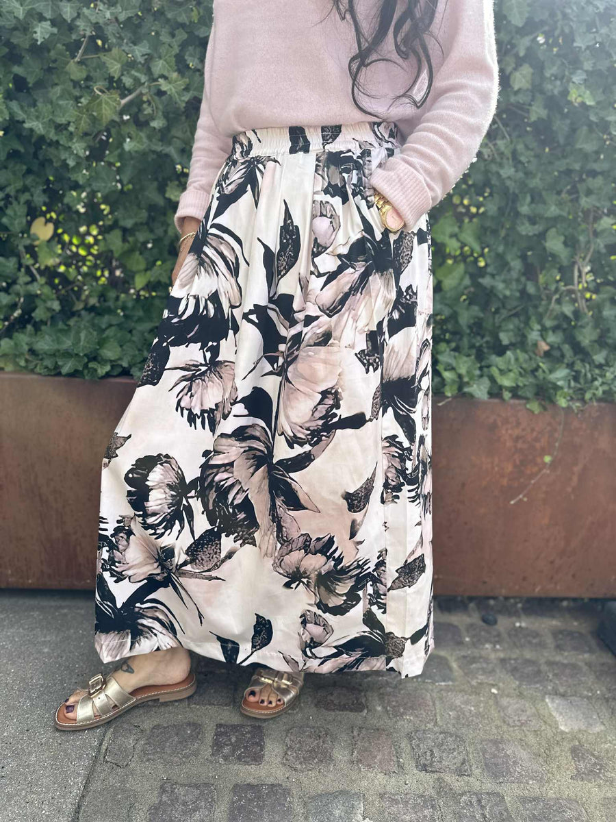 Lundgaard - Pleated skirt - Black Flow