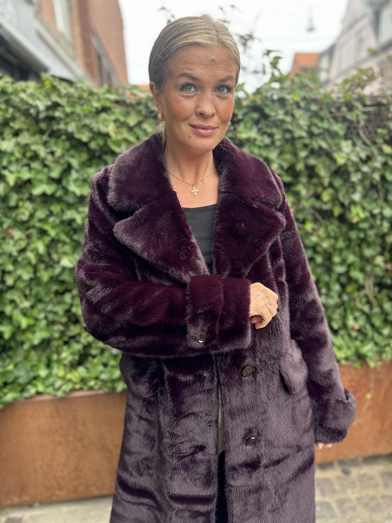 Rich & Royal - Long faux fur coat - Ruby glow
