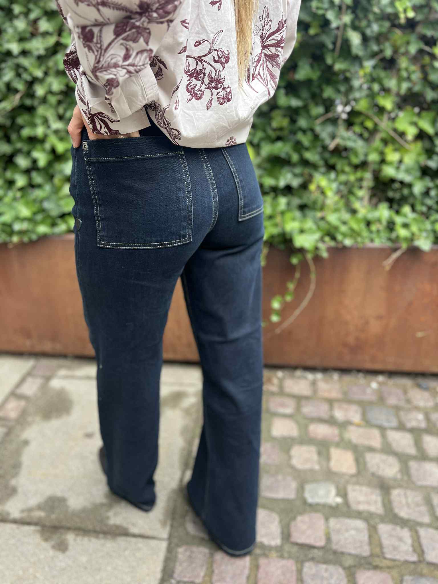 Good Morning Universe - Viola jeans - Dark Vintage